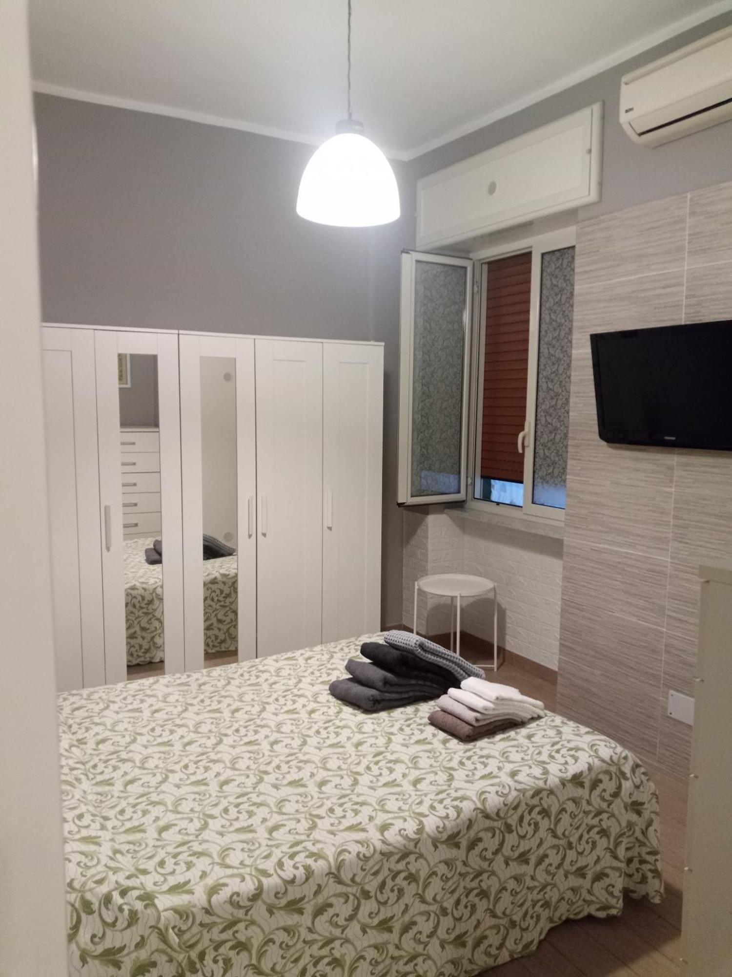 A Casa Di Francesca Apartment Napoli Bagian luar foto
